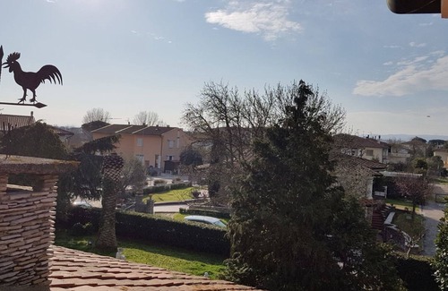 Crespina Apartment | Discover A Tulip Amidst a Picturesque Tuscan Landscape