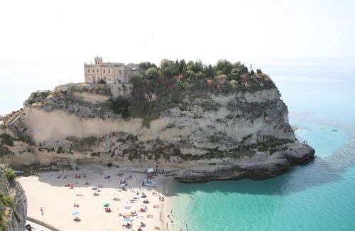 Ricadi Hotel | Ideal Stay at A Turri: Pet Friendly with Breakfast Included