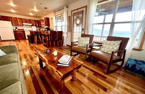 Boswell Cabin | Mountain Cabin Retreat with Breathtaking Views & Family Amenities