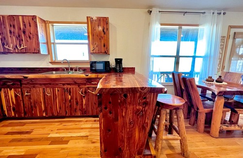 Boswell Cabin | Mountain Cabin Retreat with Breathtaking Views & Family Amenities