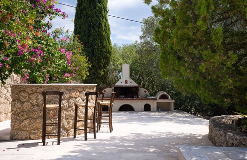 Kilada Villa | Inviting Villa with Ocean View, Private Pool & Garden