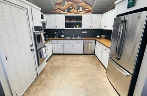 Kaanapali Cottage | Discover a Unique Dolphin Cabin in Beautiful Kaanapali