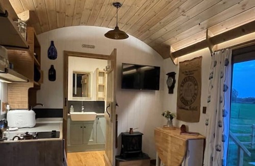Brisley Cabin | Discover a Unique Haven for Your Total Escape Experience