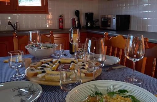 Kefalochori House | Pet-Friendly A V G E R I N O S in Historic Oldtown