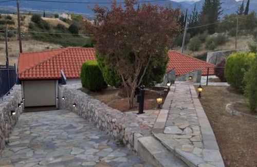 Kefalochori House | Pet-Friendly A V G E R I N O S in Historic Oldtown