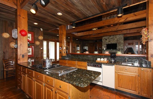 Taylors Island Cabin | Experience a Unique Getaway: Family & Pet Friendly Retreat