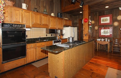 Taylors Island Cabin | Experience a Unique Getaway: Family & Pet Friendly Retreat