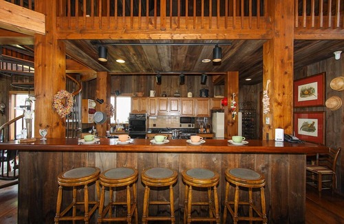 Taylors Island Cabin | Experience a Unique Getaway: Family & Pet Friendly Retreat
