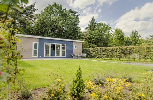 Municipality of Rijssen-Holten House | Cozy Cottage with Family and Pet-Friendly Amenities