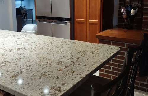 Summit House | Inviting Home Away from Home with Spa & Breakfast Options