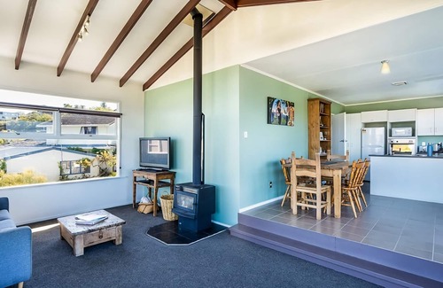 Ruby Bay House | Idyllic Stones Throw Beach House with Oceanfront Views