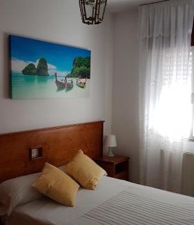 Muros House | Budget-Friendly A Vianda with Breakfast & Family Amenities