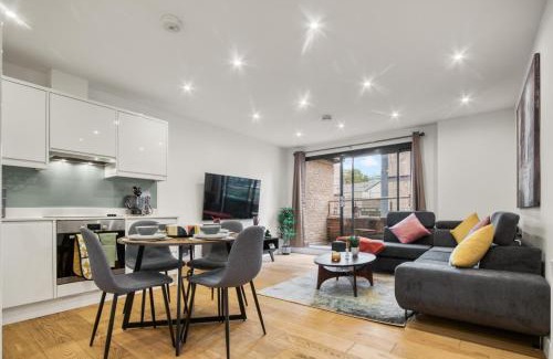 St Luke's Apartment | Bright Two-Bedroom Retreat in Old Street, Zone 1