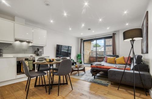 St Luke's Apartment | Bright Two-Bedroom Retreat in Old Street, Zone 1