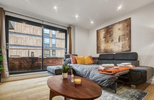 St Luke's Apartment | Bright Two-Bedroom Retreat in Old Street, Zone 1