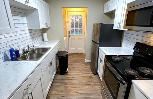 Temple House | Vibrant Retreat: 3 BDR Home near Temple - Family and Pet Friendly