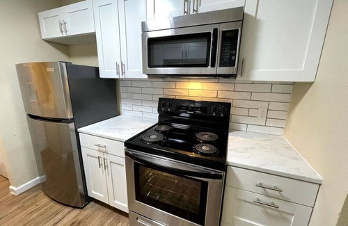 Temple House | Vibrant Retreat: 3 BDR Home near Temple - Family and Pet Friendly