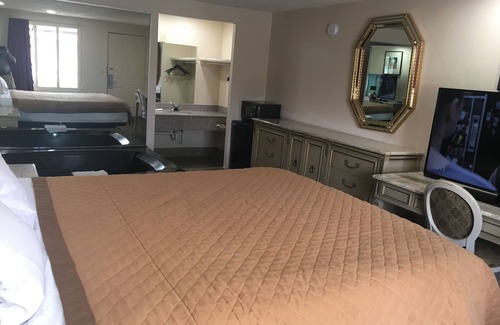 Roseville Hotel | Budget-Friendly Stay at A Victory Inn - Roseville