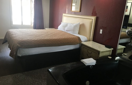 Roseville Hotel | Budget-Friendly Stay at A Victory Inn - Roseville