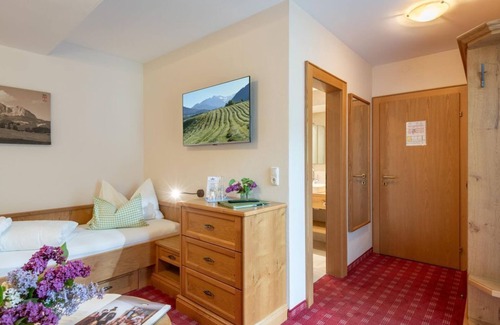 Soell House | Cozy Vierbettzimmer with Spa and Breakfast - Gasthof Oberstegen