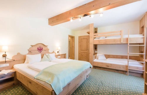 Soell House | Cozy Vierbettzimmer with Spa and Breakfast - Gasthof Oberstegen