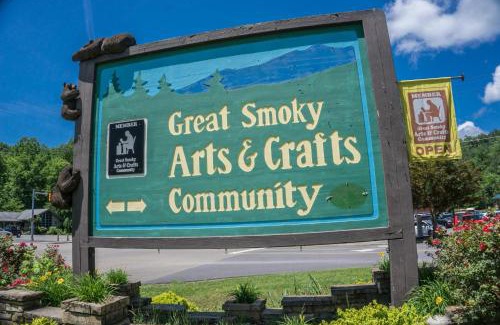 Gatlinburg - Pigeon Forge House | A View For You by American Patriot Getaways