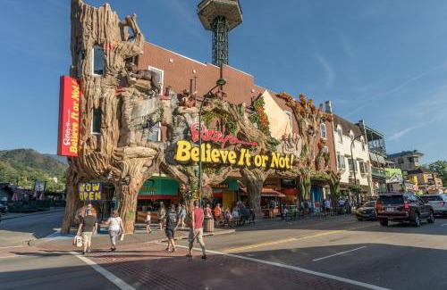 Gatlinburg - Pigeon Forge House | A View For You by American Patriot Getaways