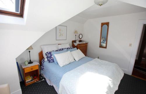 Newton Highlands House | Cozy Village Bed and Breakfast with Child-Friendly Amenities