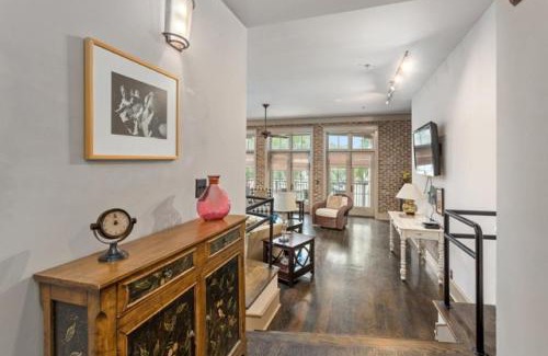 King City House | Unforgettable Stays at A Village Overlook: Family-Friendly Retreat