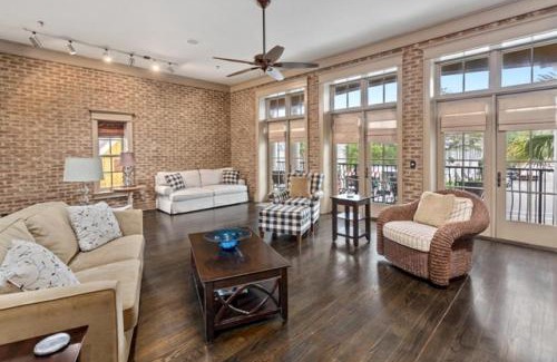 King City House | Unforgettable Stays at A Village Overlook: Family-Friendly Retreat