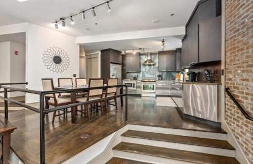 King City House | Unforgettable Stays at A Village Overlook: Family-Friendly Retreat