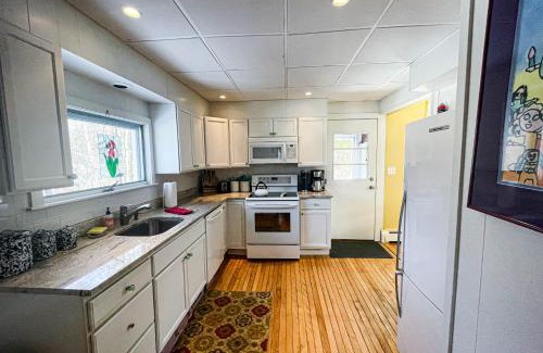Cranmore Birches House | Pet-Friendly Retreat: A Villager's Dream Awaits You