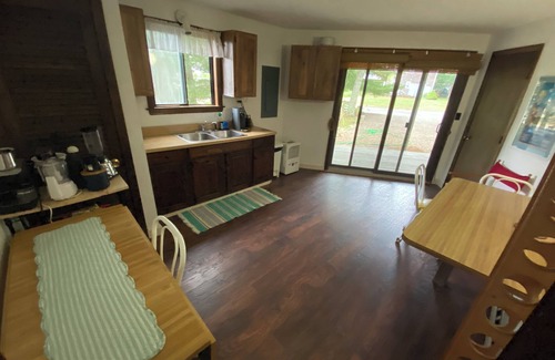 Tisbury House | Family-Friendly Vineyard Retreat with Kitchen & Breakfast