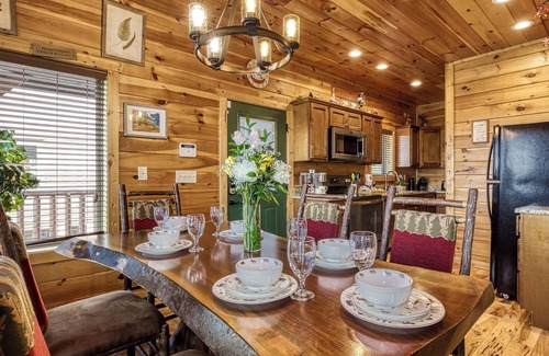 Gatlinburg - Pigeon Forge Cabin | Unforgettable Views & Family Fun at A Walk In The Clouds