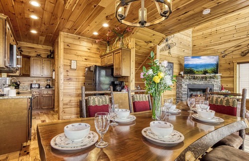Gatlinburg - Pigeon Forge Cabin | Unforgettable Views & Family Fun at A Walk In The Clouds