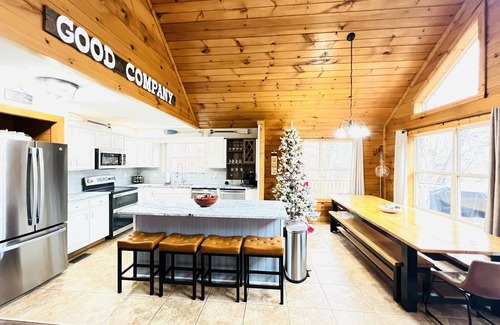 Lakeside Estates House | Waterfront Retreat with Private Dock and Pool, Rated 9.6/10