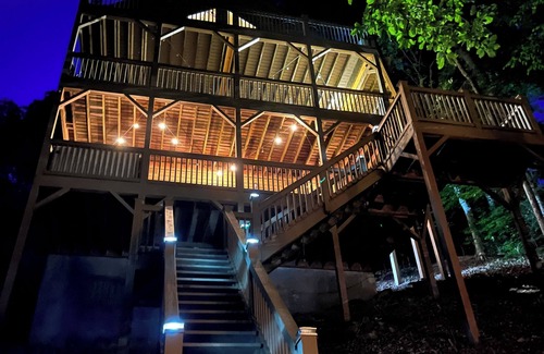Lakeside Estates House | Waterfront Retreat with Private Dock and Pool, Rated 9.6/10