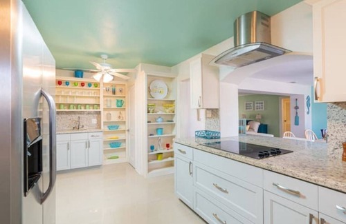 Los Fresnos House | Waterfront Retreat with Prime Fishing & Family-Friendly Amenities