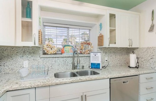 Los Fresnos House | Waterfront Retreat with Prime Fishing & Family-Friendly Amenities