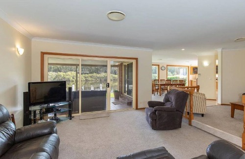 Tuncurry House | A Waterfront on Palmway