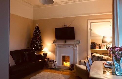 Dunfermline House | Charming Cottage Retreat in Dunfermline - 4-Star Rated