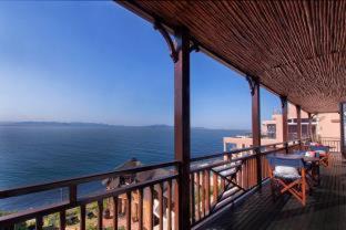 Fish Hoek Apartment | Unforgettable Oceanfront Retreat: A Whale of a Time
