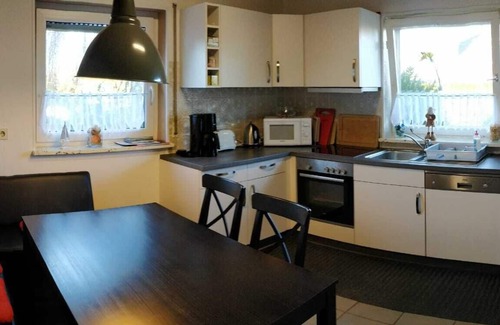Altenwalde House | Ideal Getaway: Whole House with Garden & Ocean View