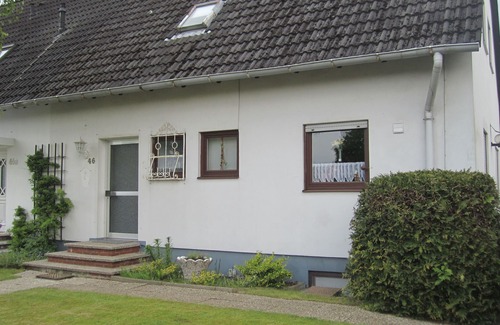 Altenwalde House | Ideal Getaway: Whole House with Garden & Ocean View