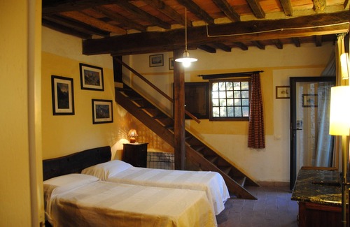 Radicondoli Other | Idyllic Converted Barn with Pool and Child-Friendly Amenities