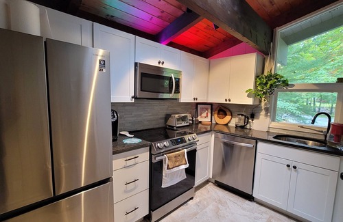 Hawley Cabin | Ideal Pocono Mountain Getaway with Spa and Ocean Views