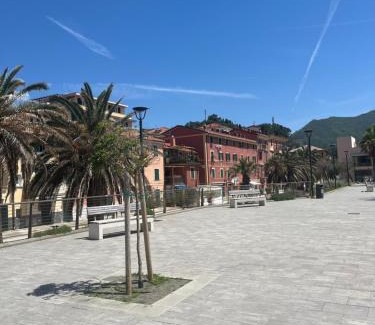 Riva Trigoso Apartment | Oceanfront Escape: Guest Rated 9.7 with Sea Views