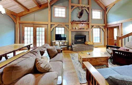 Oakland House | Enchanting Winter View: Family-Friendly Hotel Retreat