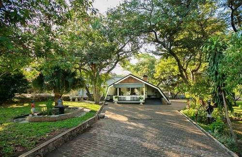 Victoria Falls Villa | A wonderful 5 bedroomed, 4 bathroom Villa with swimming pool, gym, garden of the highest quality - 2215