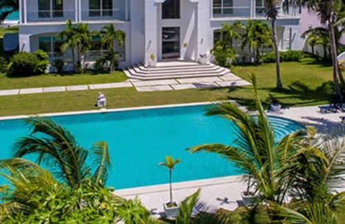 Nassau Apartment | A WONDERFUL New Beachfront Listing in The Bahamas! 3E